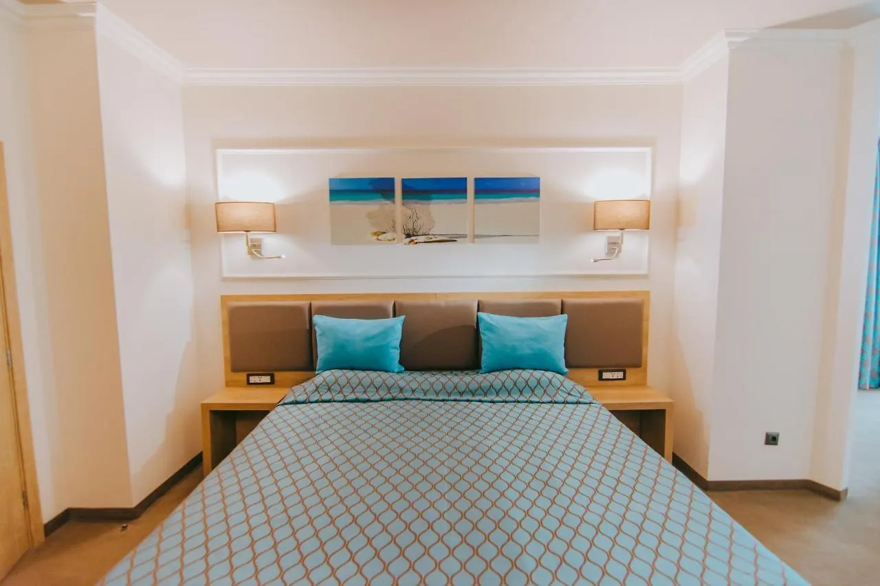 Tiara Beach ساني بيتش